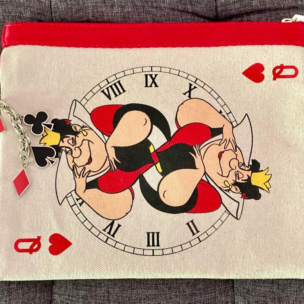 NWT Harvey’s Seatbelt Queen of Hearts Clutch